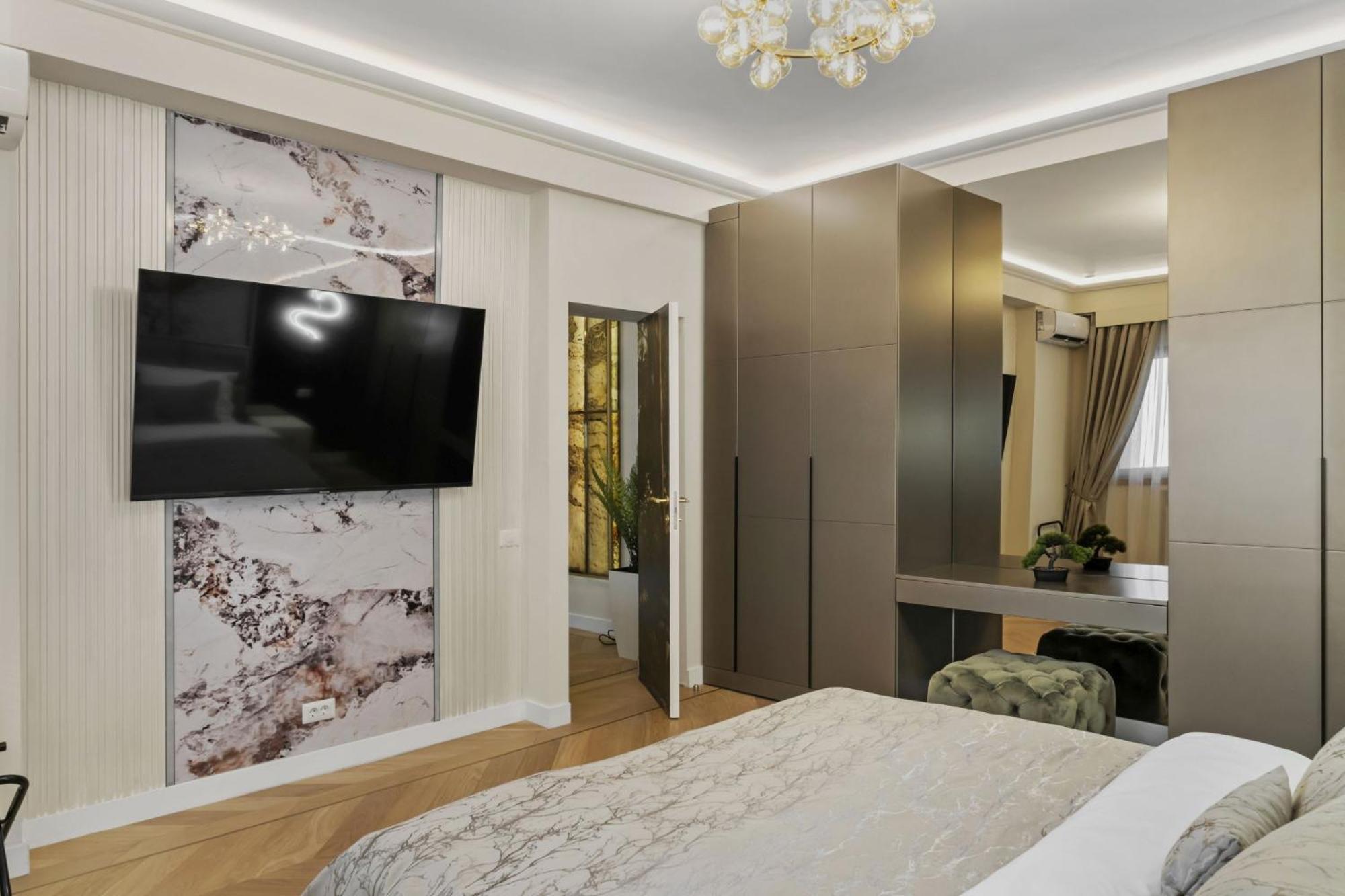 Central Two Rooms Apartment The Paradise Of Lights Bukarest Eksteriør billede