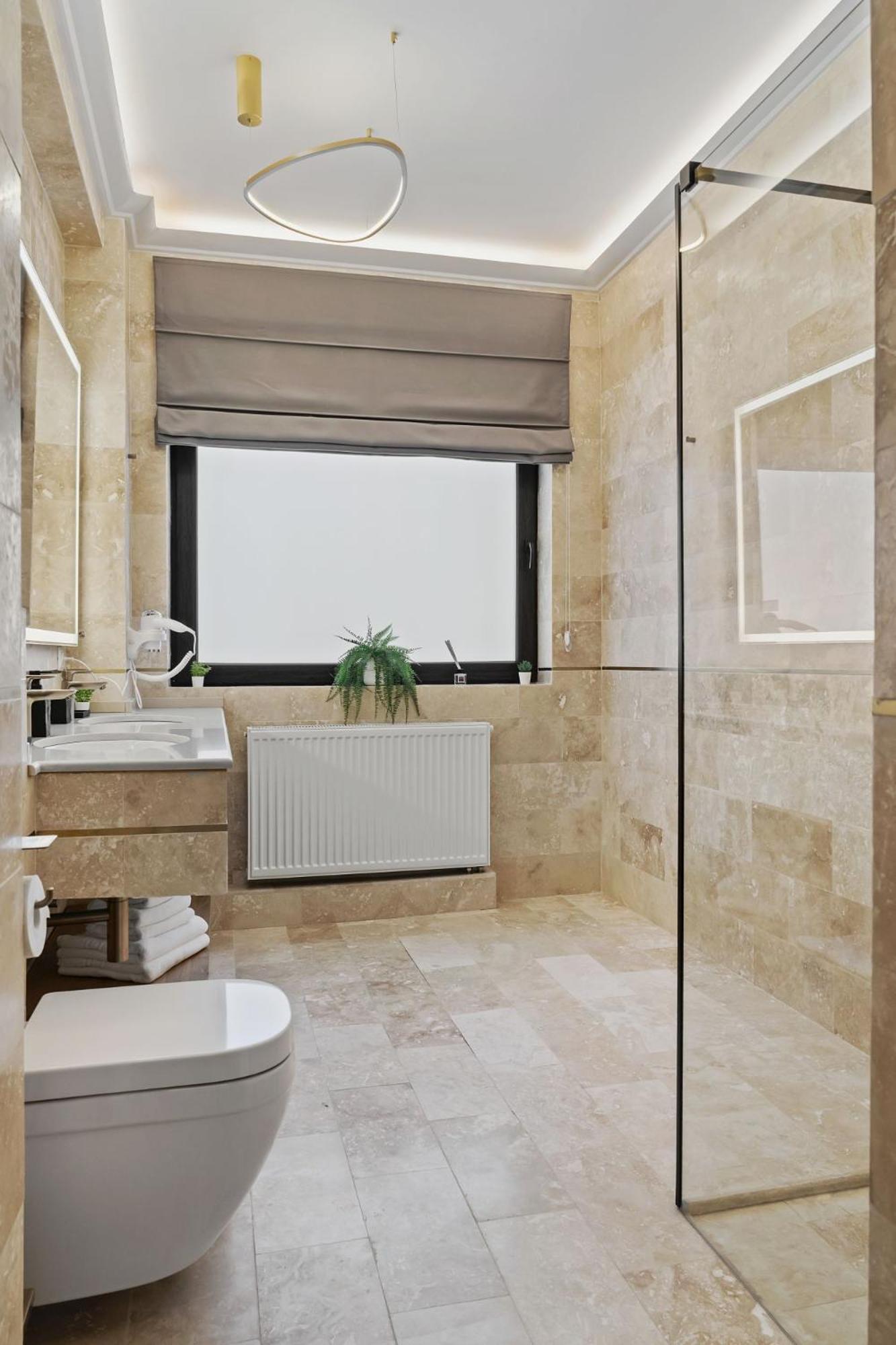 Central Two Rooms Apartment The Paradise Of Lights Bukarest Eksteriør billede