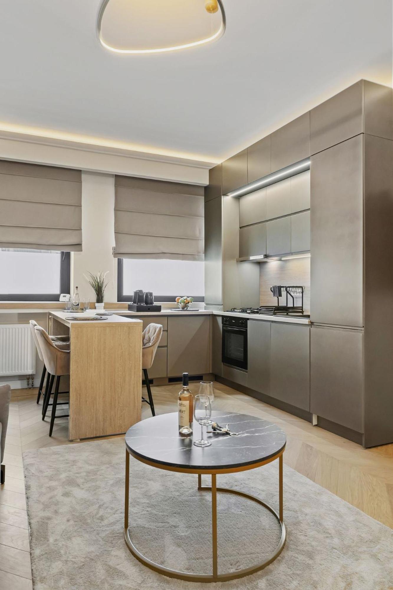 Central Two Rooms Apartment The Paradise Of Lights Bukarest Eksteriør billede