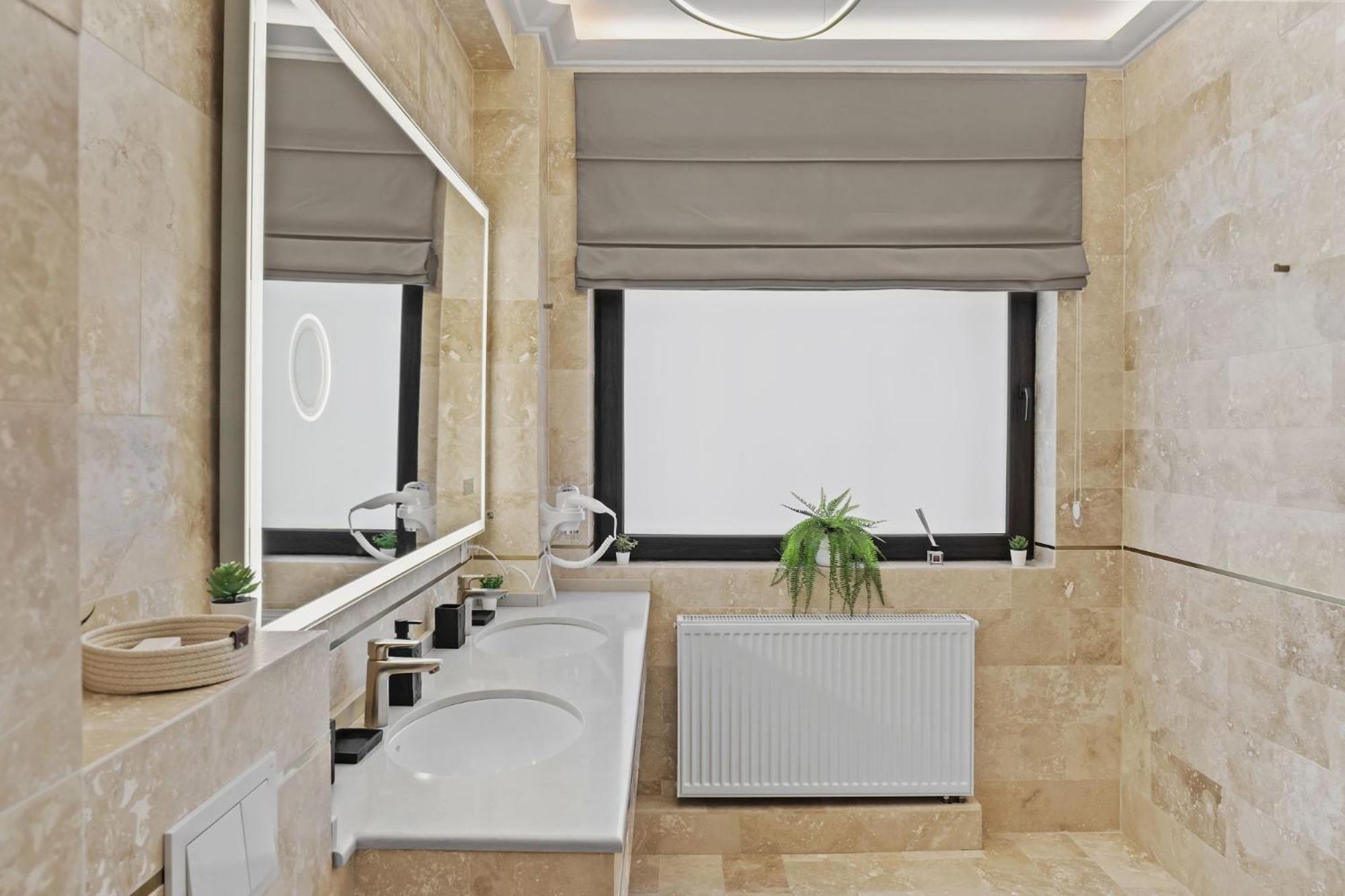 Central Two Rooms Apartment The Paradise Of Lights Bukarest Eksteriør billede