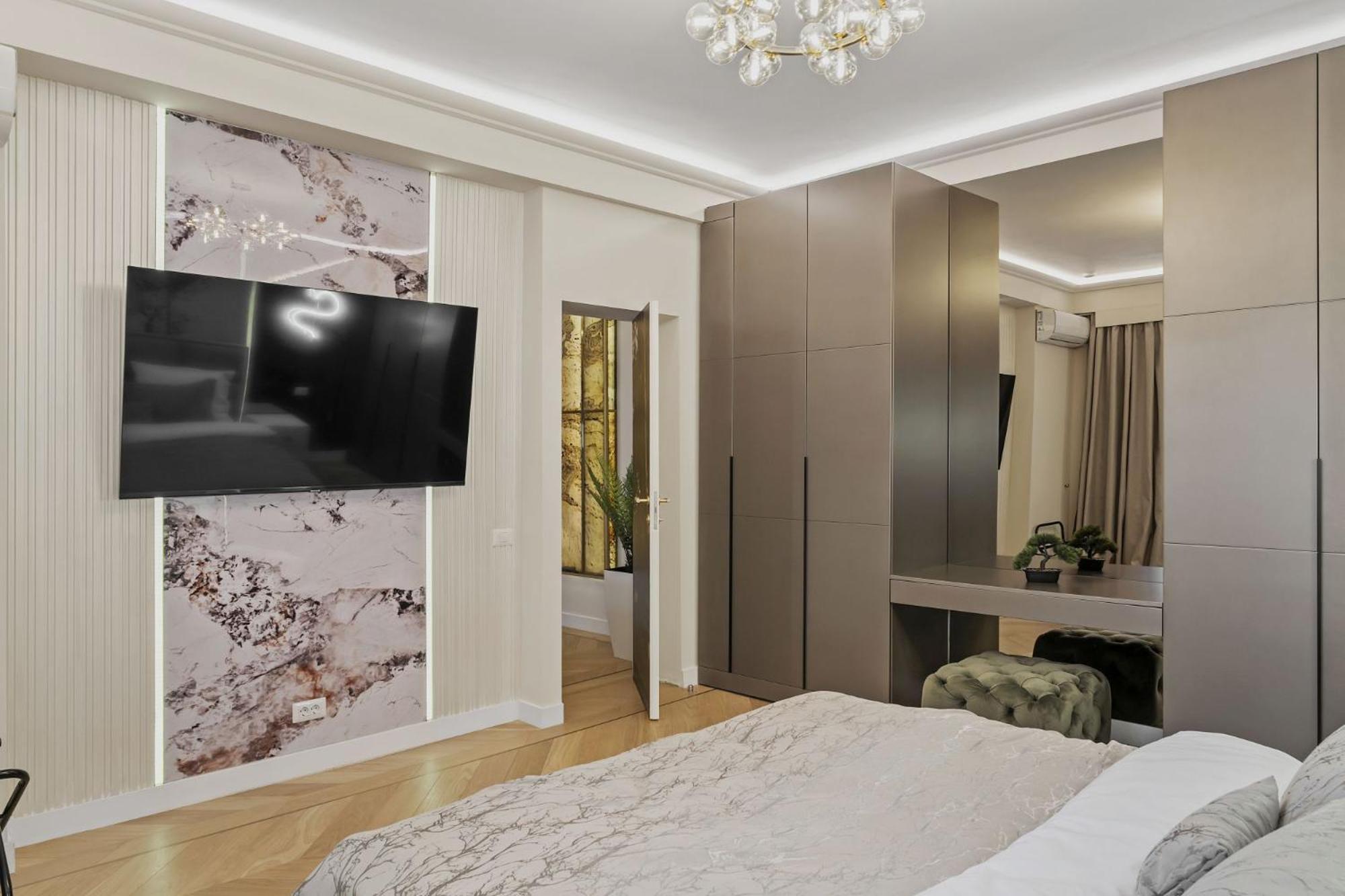 Central Two Rooms Apartment The Paradise Of Lights Bukarest Eksteriør billede